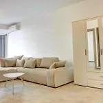 Hampton By Alz Apartment