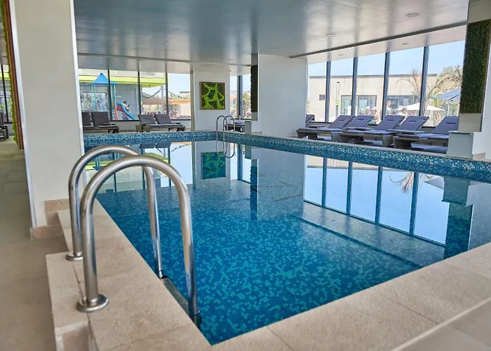 Hampton By Alz Navodari