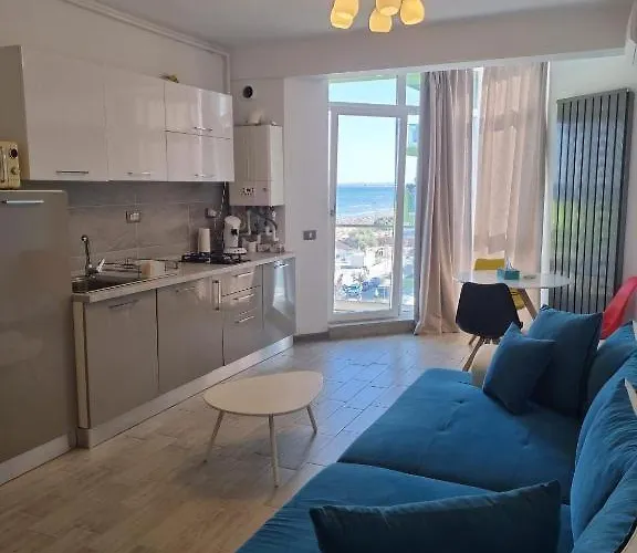 Hampton By Alz Navodari